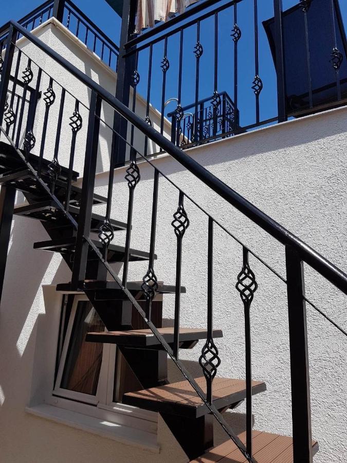 Sunshine Apartment With Private Pool And Parking Kotor Eksteriør bilde