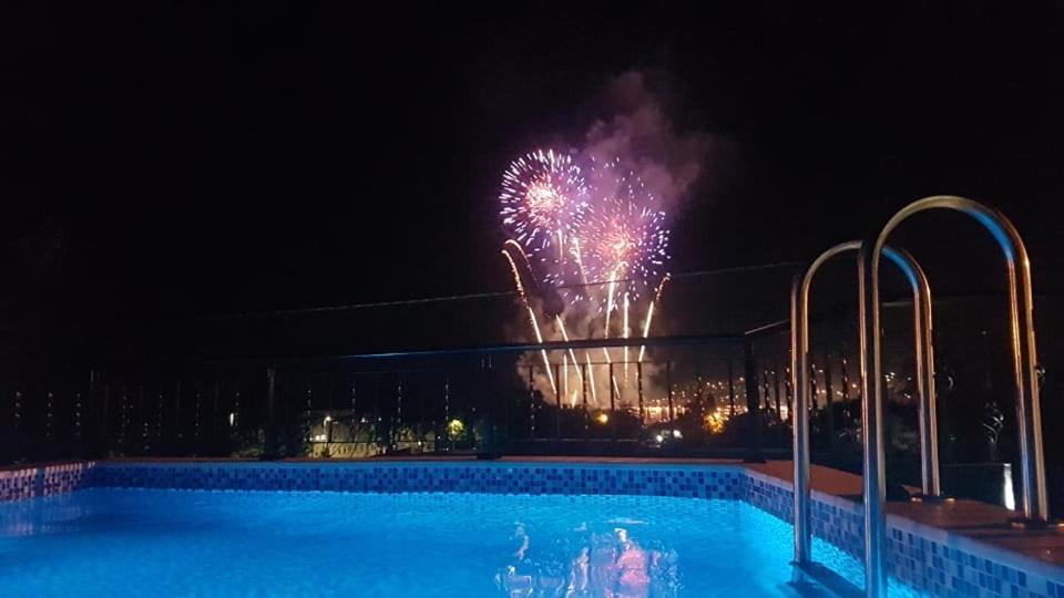 Sunshine Apartment With Private Pool And Parking Kotor Eksteriør bilde