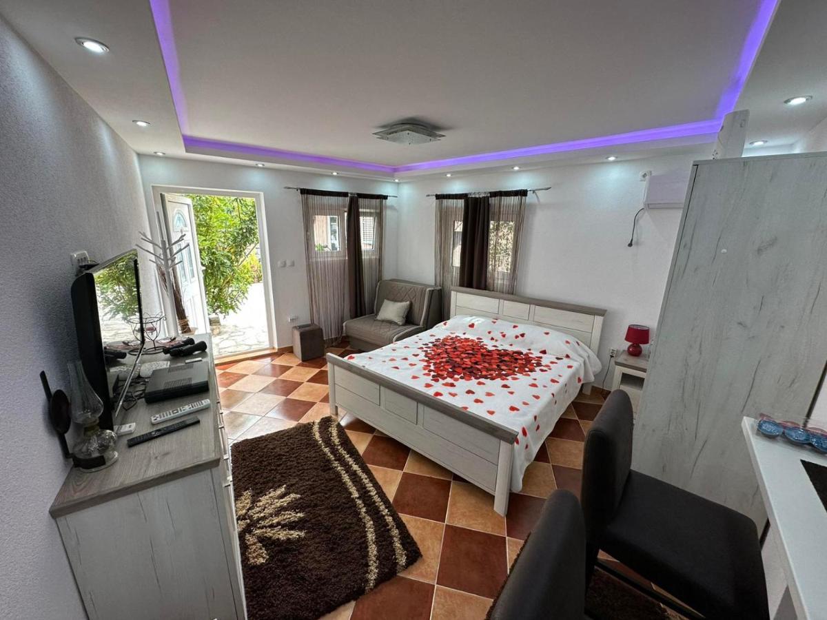 Sunshine Apartment With Private Pool And Parking Kotor Eksteriør bilde