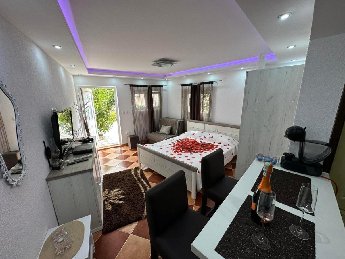 Sunshine Apartment With Private Pool And Parking Kotor Eksteriør bilde