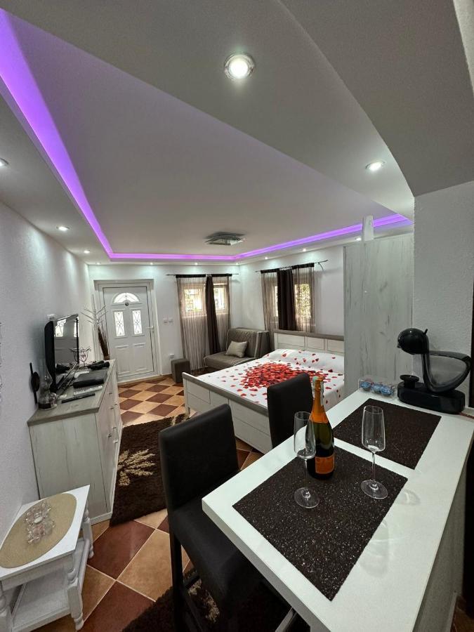Sunshine Apartment With Private Pool And Parking Kotor Eksteriør bilde