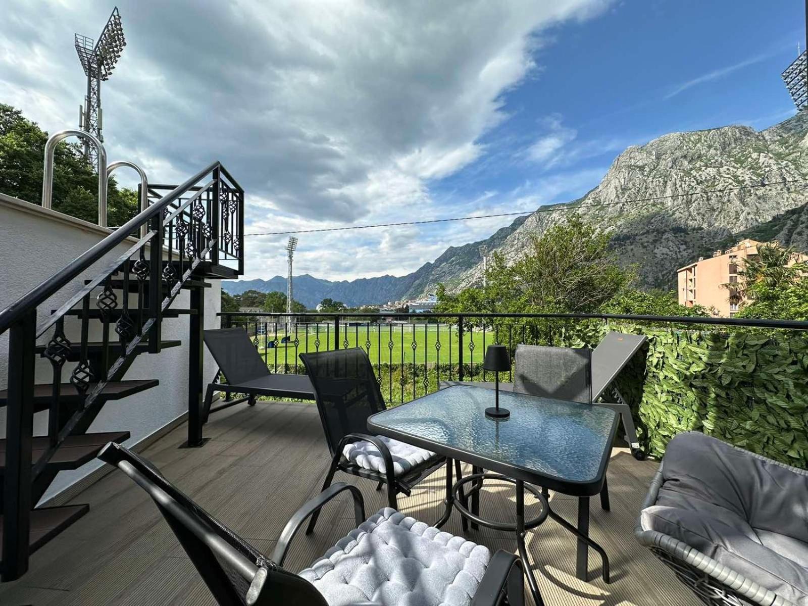 Sunshine Apartment With Private Pool And Parking Kotor Eksteriør bilde